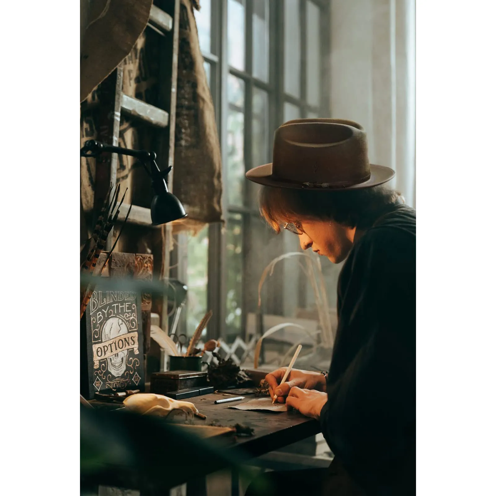 Distressed Finish Arrow Sign Felt Fedora Hat