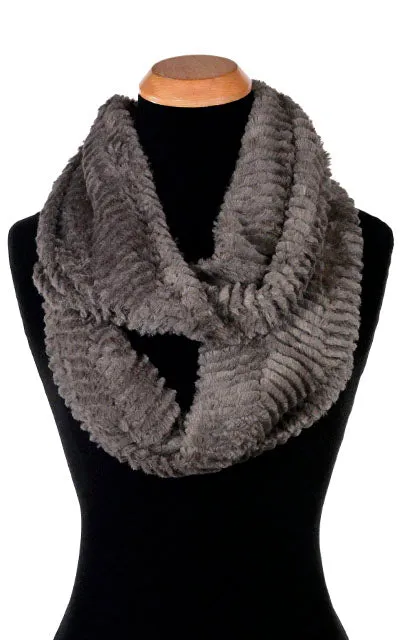 Faux Fur Gift Set - Infinity Scarf and Fingerless Gloves in Gray Chevron