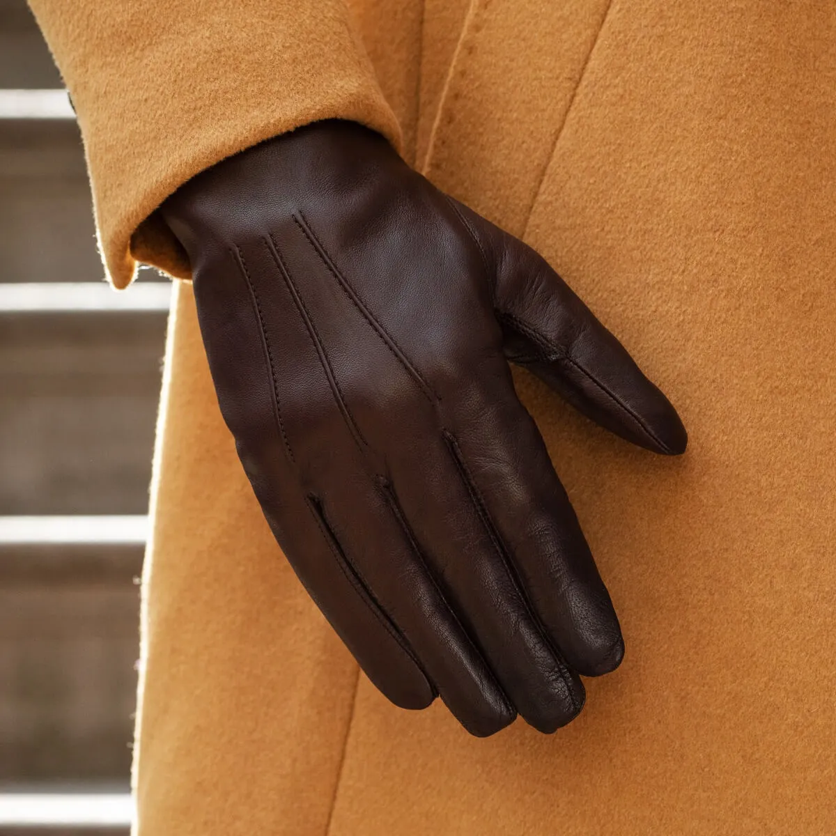 Marco (brown) - Italian lambskin leather gloves with white fur lining